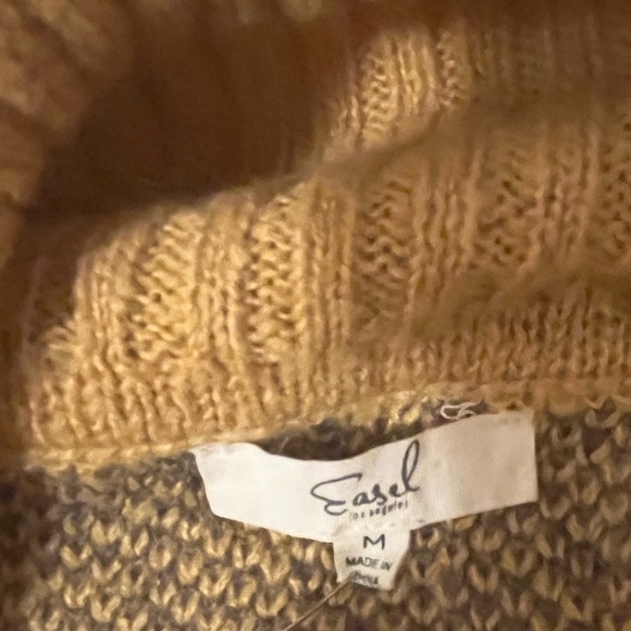 Easel Shawl Neck Sweater Gold Size
S Off the Shoulder Leopard Print
Cozy, medium - Picture 6 of 9